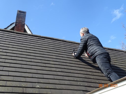 inspecteren leisteen dak